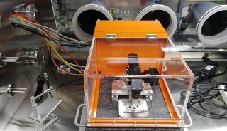 Swisslitho 3D纳米结构高速直写机NanoFrazor Scholar在复旦大学成功安装