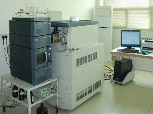 超高效液相色谱－四极杆飞行时间杂交质谱仪，UPLC-QTOF