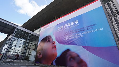 1. 赛默飞亮相analytica China 2016 - 展馆外搭建的巨幅宣传展板.JPG